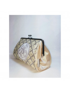 Kisslock toiletry bag...